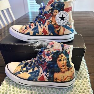 Women’s comic strip pattern converse